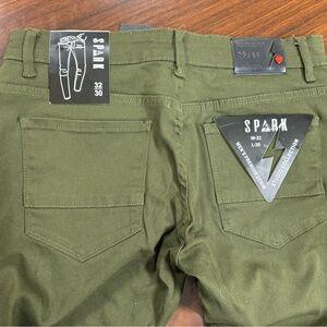 Spark Men’s Olive Green Slim Straight Distressed Jeans. NWT. 32W/30L
